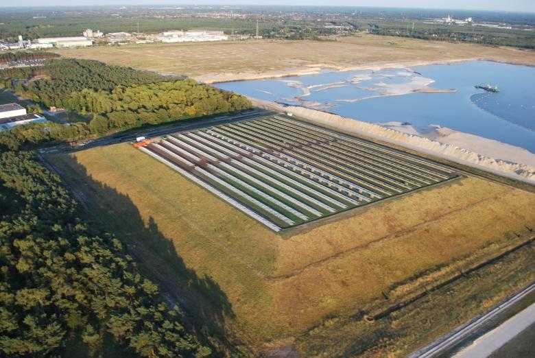 https://sibelco.getbynder.com/m/40386e11292b7f40/webimage-EUR_BELGIUM_Lommel_quarry_solar_panels_004-jpg.png